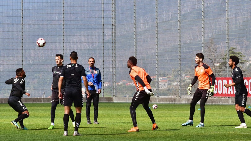 Imagem de Costinha prepara jogo frente ao Tondela com muitas ausências