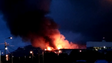 Bombeiros de três corporações combatem incêndio (vídeo)