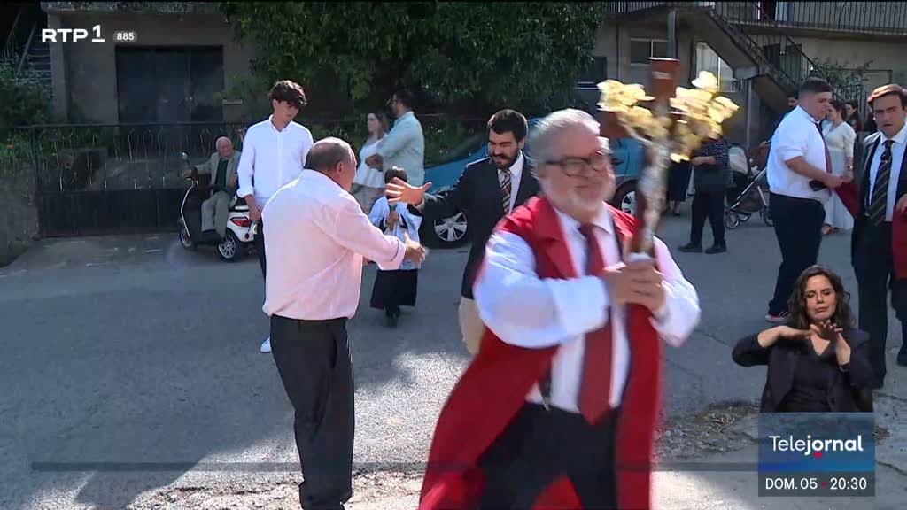 Compasso pascal. Mantém-se a tradição da visita do pároco às casas