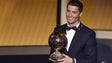 Imagem de Félix e Bernardo Silva juntos ao `veterano` Ronaldo na corrida à Bola de Ouro