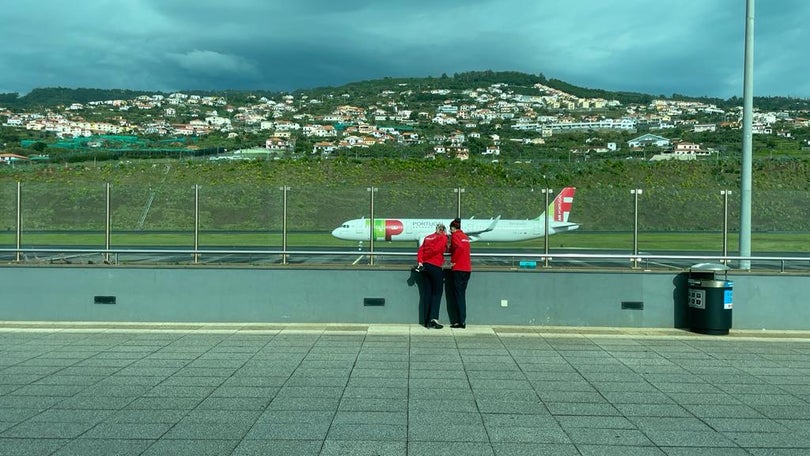 Imagem de Vento forte continua a perturbar operações