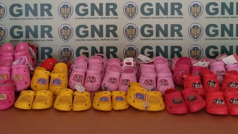 Imagem de GNR apreende calçado contrafeito no Funchal
