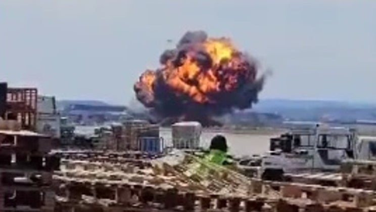 Imagem de F-18 da Força Aérea espanhola despenha-se em Saragoça