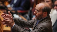 Imagem de Aprovado reforço de formação em direitos humanos nas forças de segurança