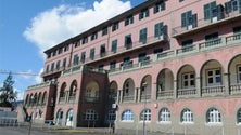 Imagem de Covid-19: Casos associados a surto no Hospital dos Marmeleiros estão a aumentar