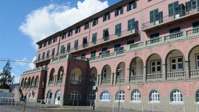 Imagem de Covid-19: Casos associados a surto no Hospital dos Marmeleiros estão a aumentar