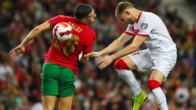 Imagem de Diogo Dalot, Gonçalo Inácio e Tiago Djaló fora da ficha de jogo