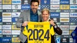 Imagem de Aos 44 anos de idade renovou até 2024