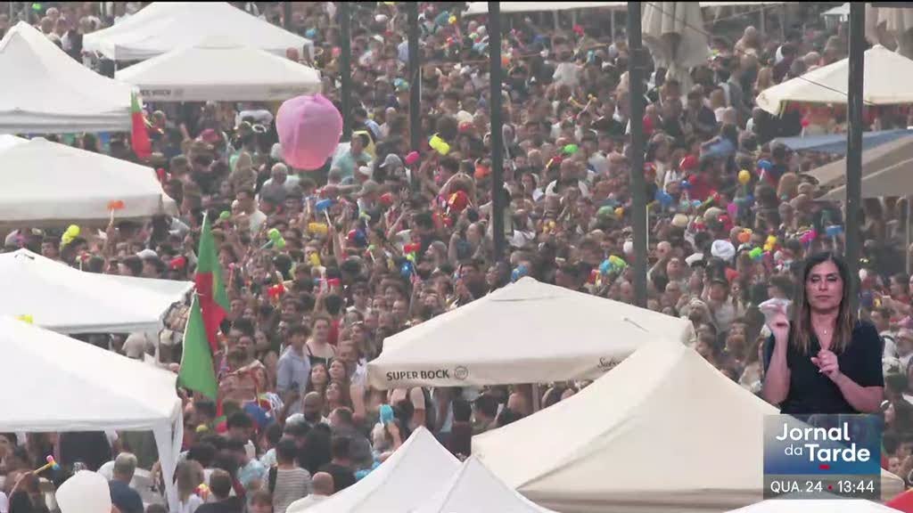 Imagem de Sardinhas, martelos e balões não falharam nas festas do São João no Porto