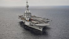 Imagem de Fragata portuguesa escolta porta-aviões francês em missão no Mediterrâneo