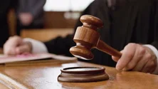 Imagem de Governo revê polémica lei sobre impedimento de juízes