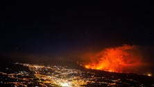 Imagem de Vulcão com nova emissão de cinzas nas Canárias