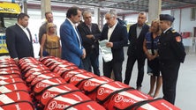 Imagem de Albuquerque entrega material aos bombeiros do Porto Santo