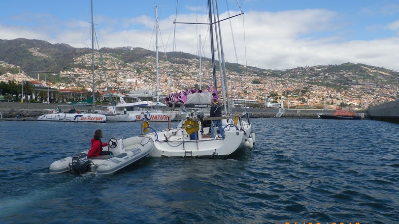 Imagem de Veleiro norueguês com dificuldades em atracar no porto do Funchal foi assistido