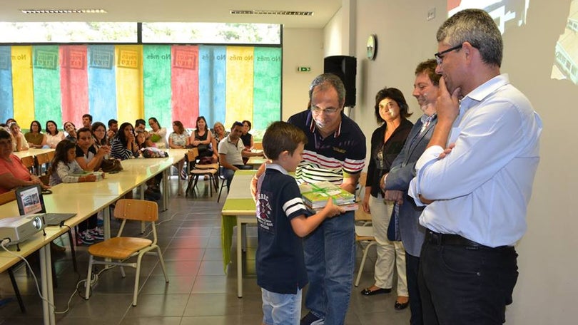Imagem de Ribeira Brava entrega manuais a alunos do 1º ciclo