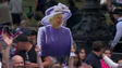 Todos orgulhosos no percurso notável de Isabel II (vídeo)