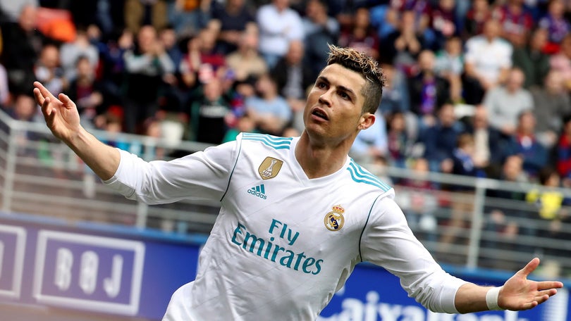 `Bis` de Cristiano Ronaldo dá vitória ao Real Madrid em Eibar