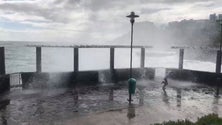 Imagem de Mar agitado em dia de «falsa» tempestade (vídeo)
