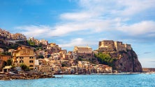 Imagem de Lancha da GNR resgata com autoridades italianas 164 migrantes ao largo da Calábria
