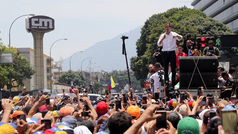Imagem de Guaidó pede manifestação pacífica no sábado
