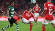 Imagem de Benfica marca dois golos nos descontos e ganha