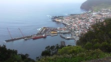 Contentores arrastados para o mar no porto das Velas já foram recuperados