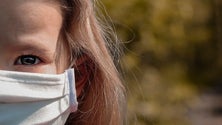 Imagem de Covid-19: Crianças a partir dos 12 anos devem usar máscara tal como os adultos – OMS