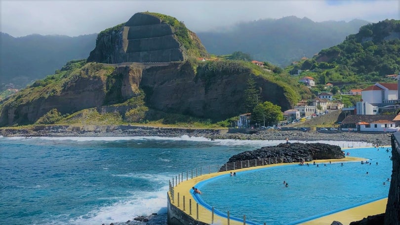 Imagem de Piscinas do Porto da Cruz encerradas temporariamente
