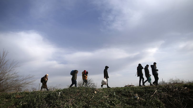 Crise migratória: Grécia vai construir nova cerca na fronteira com a Turquia