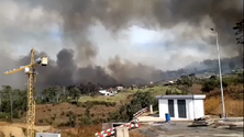 Imagem de Incêndio no sítio da Corujeira, Ponta do Pargo, está a aproximar-se da Fajã da Ovelha (Vídeo)
