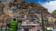 Mulher soterrada em derrocada na Calheta