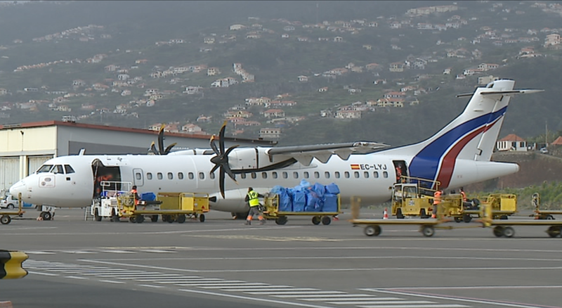Avião descarrega 7 toneladas no Porto Santo (vídeo)