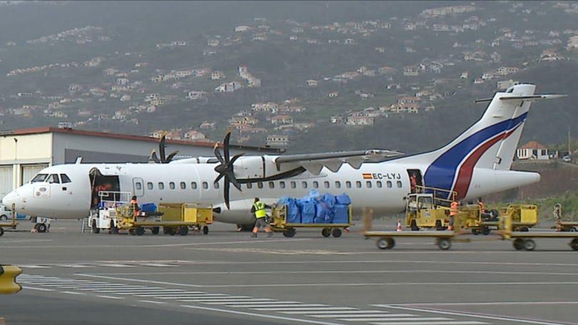 Imagem de Avião descarrega 7 toneladas no Porto Santo (vídeo)