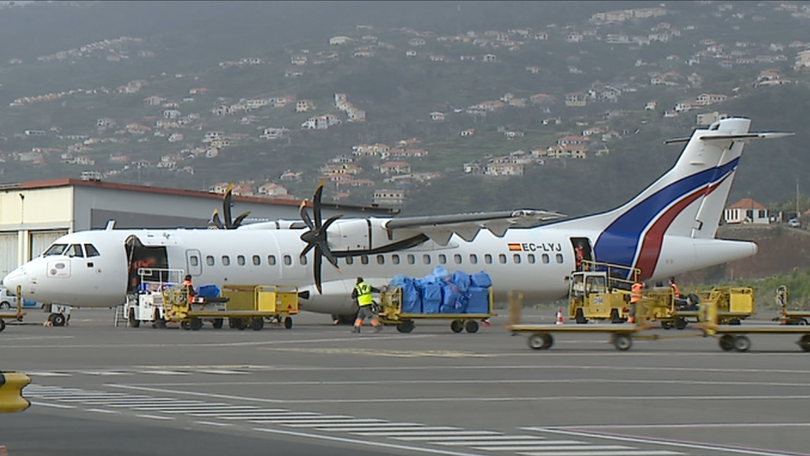 Avião descarrega 7 toneladas no Porto Santo (vídeo)