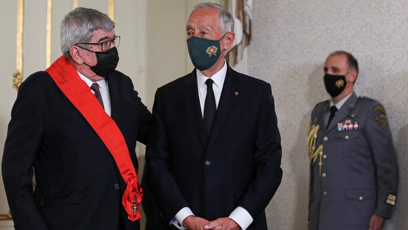 Imagem de Marcelo condecora Ferro Rodrigues com grã-cruz da Ordem Militar de Cristo