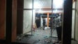 Imagem de Venezuela: Populares incendeiam câmara municipal em protesto contra `apagões` e falta de água