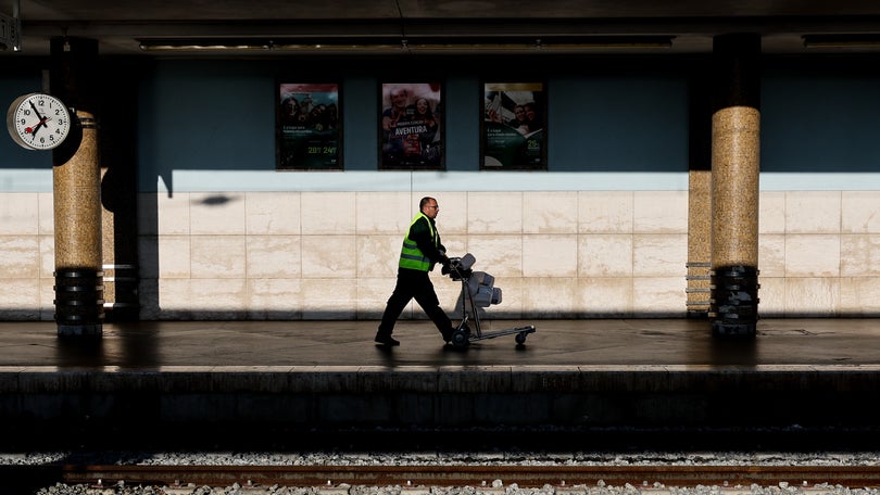 Imagem de Greve de maquinistas da CP suprime 367 dos 556 comboios previstos até às 12h00
