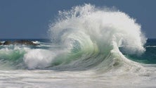Imagem de Costa Norte e Porto Santo sob aviso laranja devido à agitação marítima