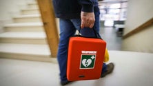 Imagem de Apenas 2% das escolas portuguesas têm desfibrilhadores automáticos externos [Vídeo]