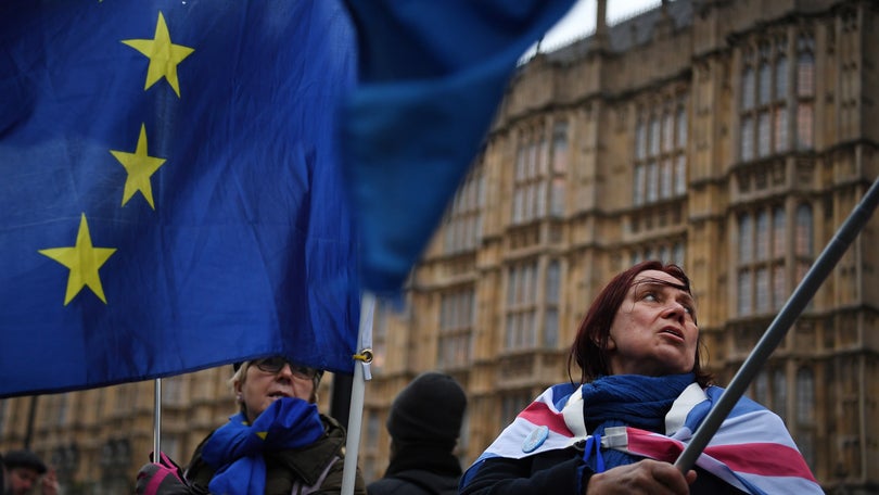 Imagem de Brexit. Parlamento britânico rejeita saída sem acordo