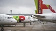 Imagem de Passageiro abre a porta do avião e faz disparar manga de emergência