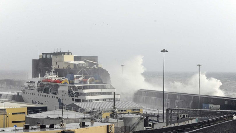 Imagem de Capitania do Porto do Funchal prolonga aviso de agitação marítima forte