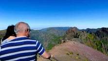Imagem de Pontos de interesse turístico com muitos visitantes (áudio)