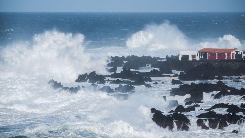 IPMA alerta para ondas até nove metros e rajadas até 100km/hora nos Açores