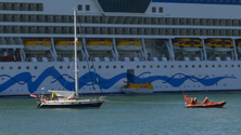 Imagem de Veleiro à deriva rebocado até ao Porto do Funchal