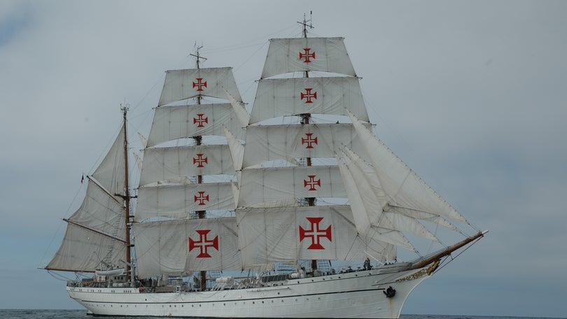 Imagem de Navio-escola Sagres no porto do Funchal