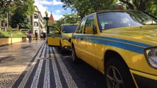Imagem de Taxistas estão a ser multados pela PSP pela falta do registo das horas de condução (Vídeo)