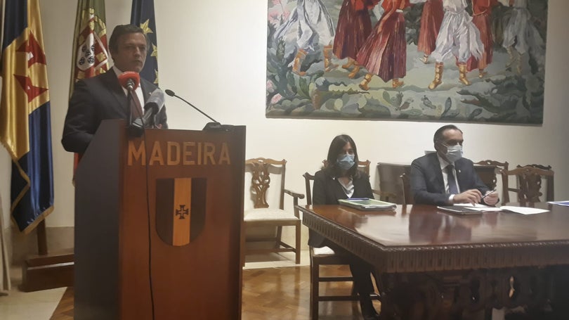 Imagem de Madeira deficitária em 280 milhões