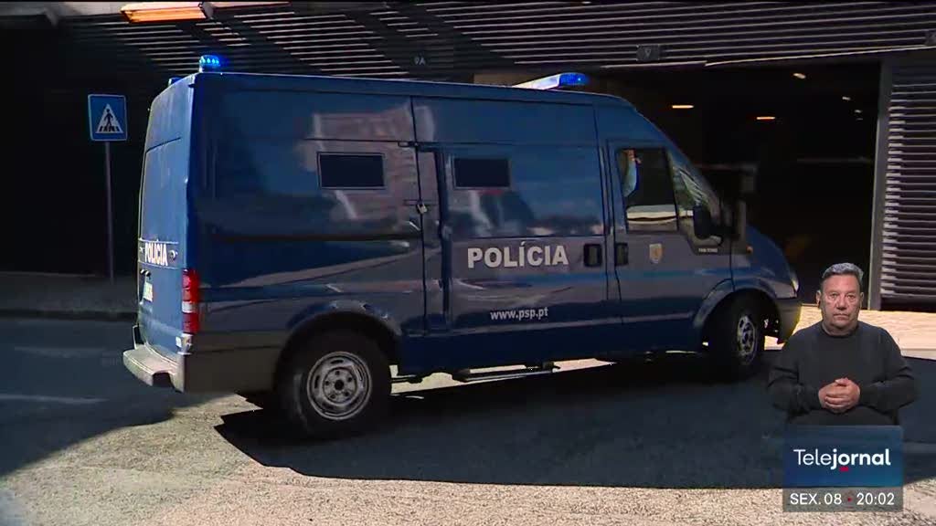 Polícias detidos. Ministério Público vai propor medidas este sábado
