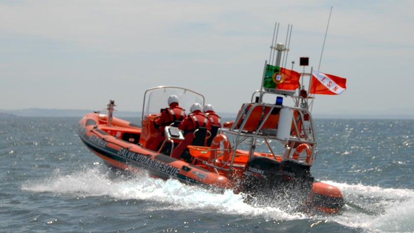 Imagem de Buscas por embarcação de recreio à deriva